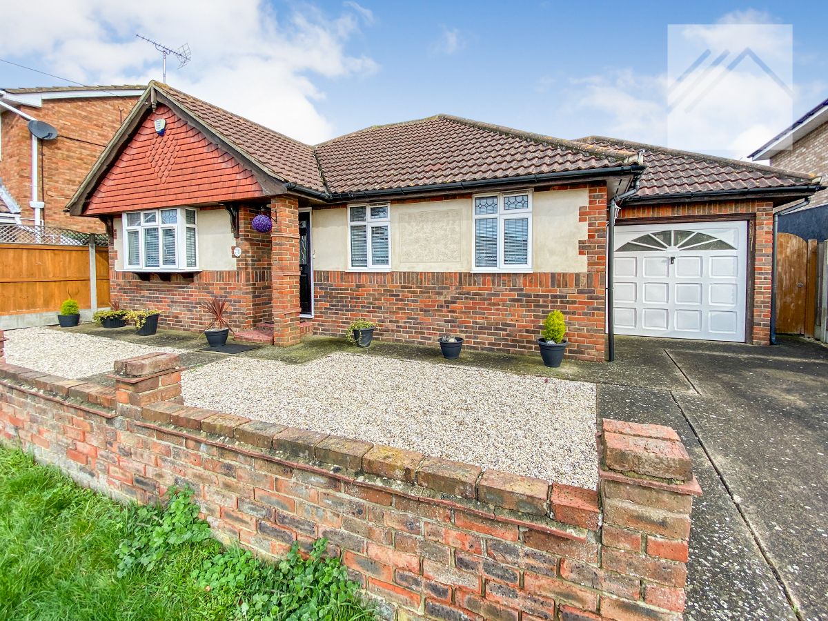3 bedroom Detached bungalow Under Offer