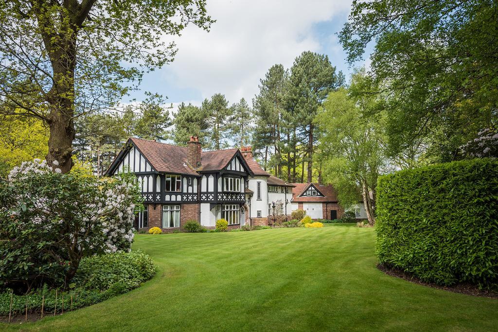 7 bedroom Detached For Sale