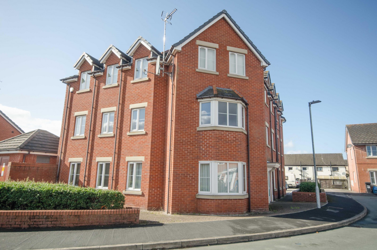 2 bedroom House LSTC