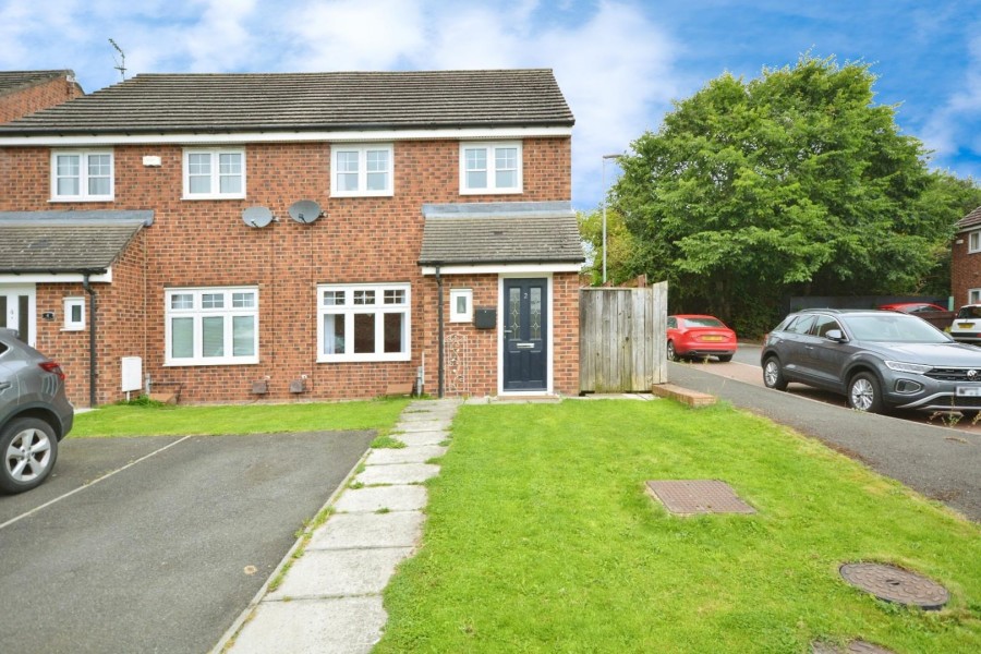 3 bedroom Semi-Detached House For Sale