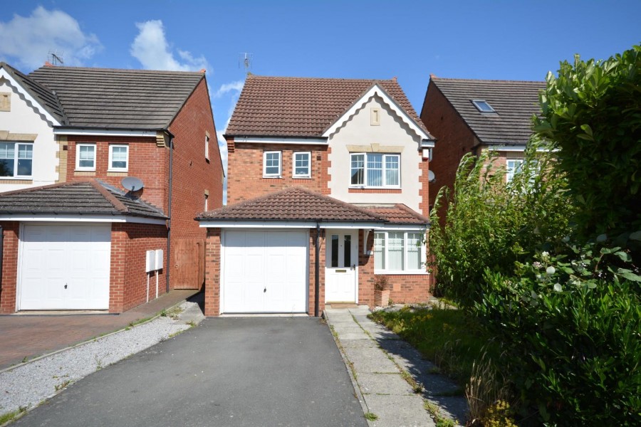 4 bedroom Detached House To Let