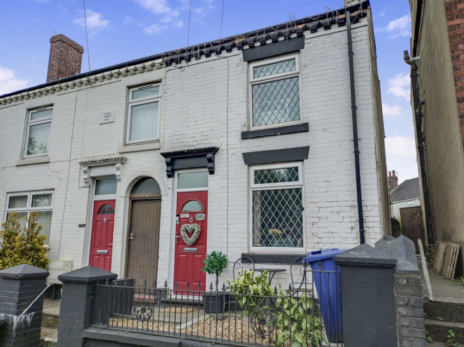 2 bedroom Semi-Detached House Sold