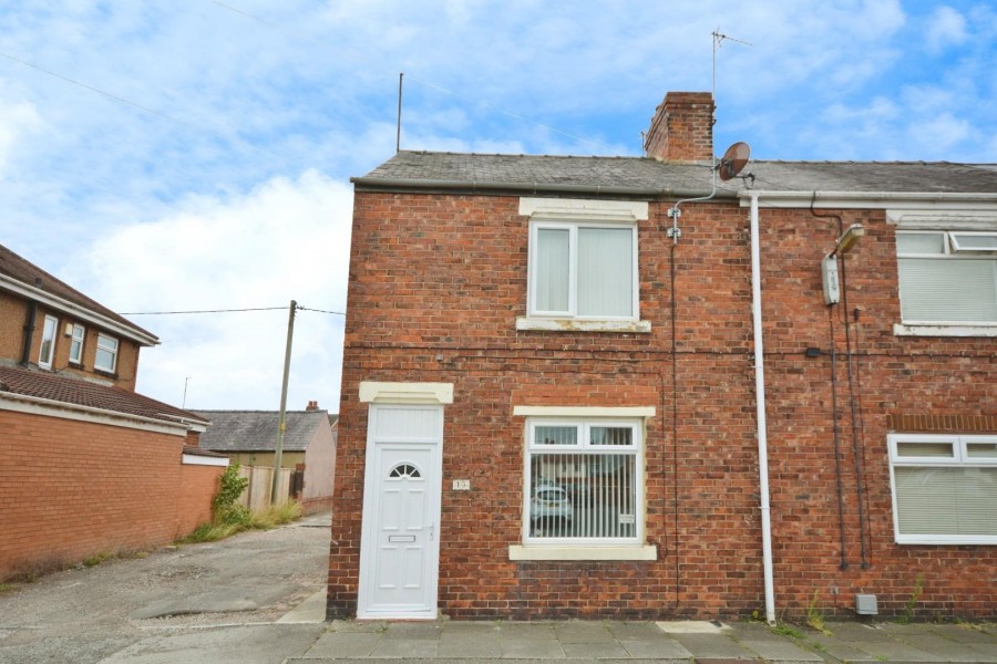 2 bedroom End of Terrace House For Sale
