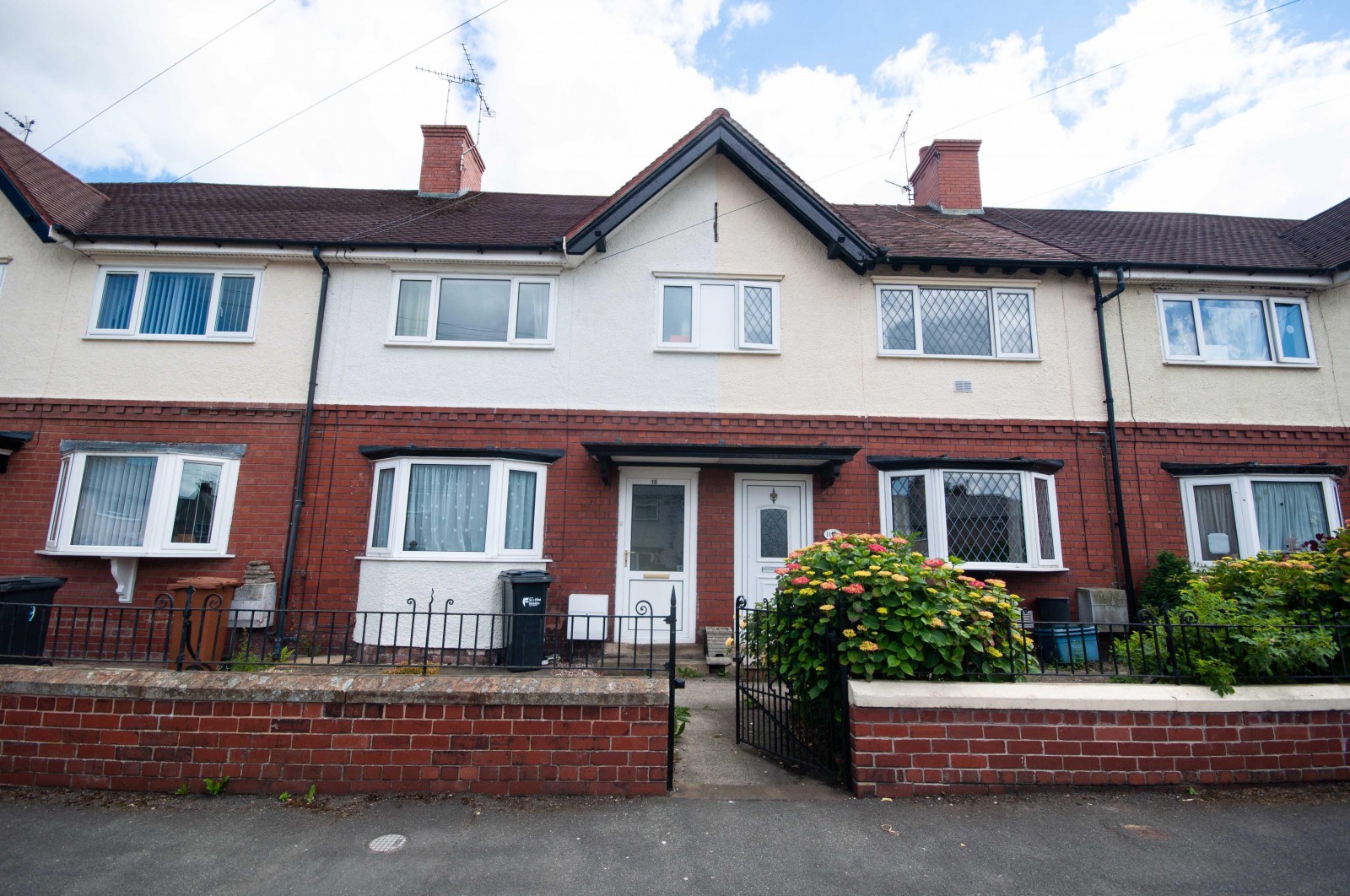 2 bedroom House LSTC