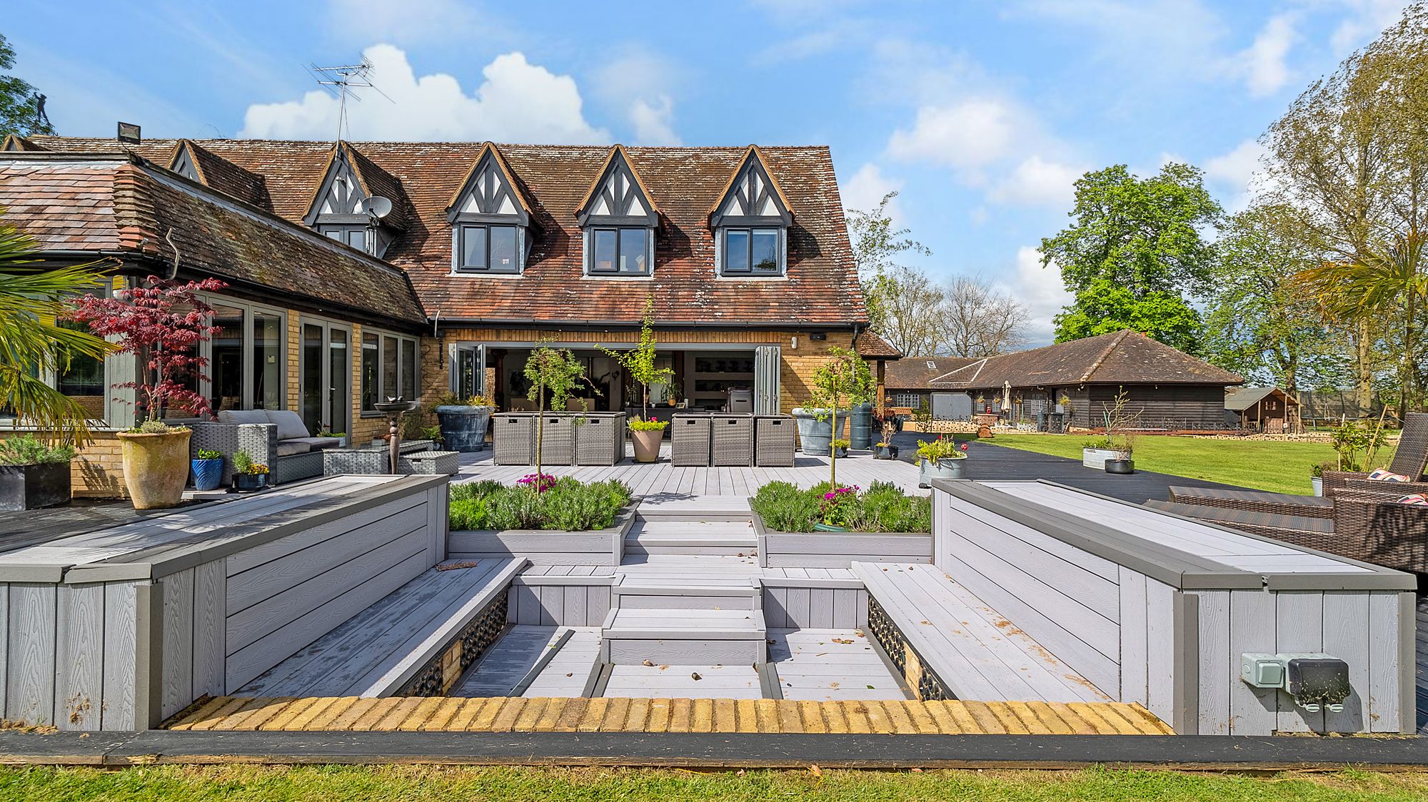 5 bedroom House For Sale
