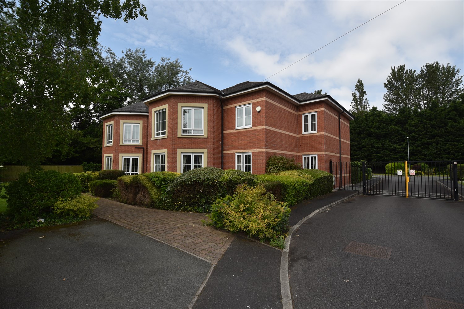 2 bedroom House (unspecified) LSTC