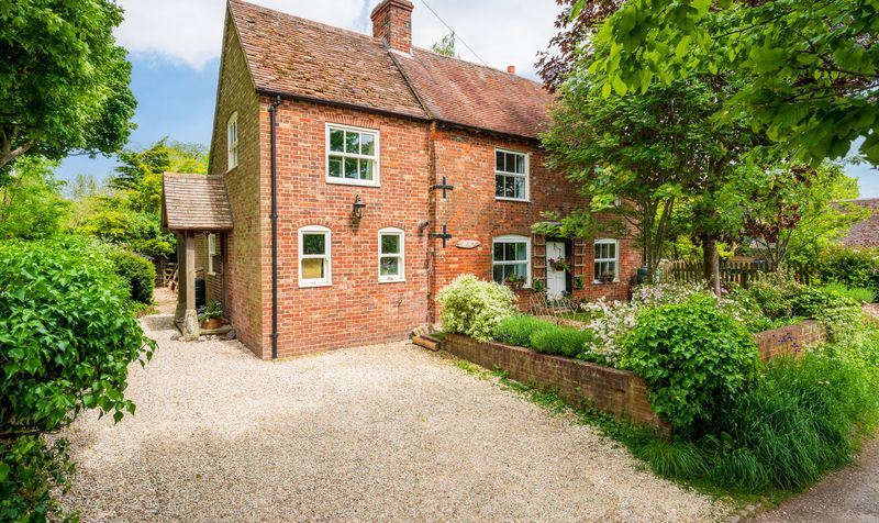 3 bedroom Detached House Under Offer