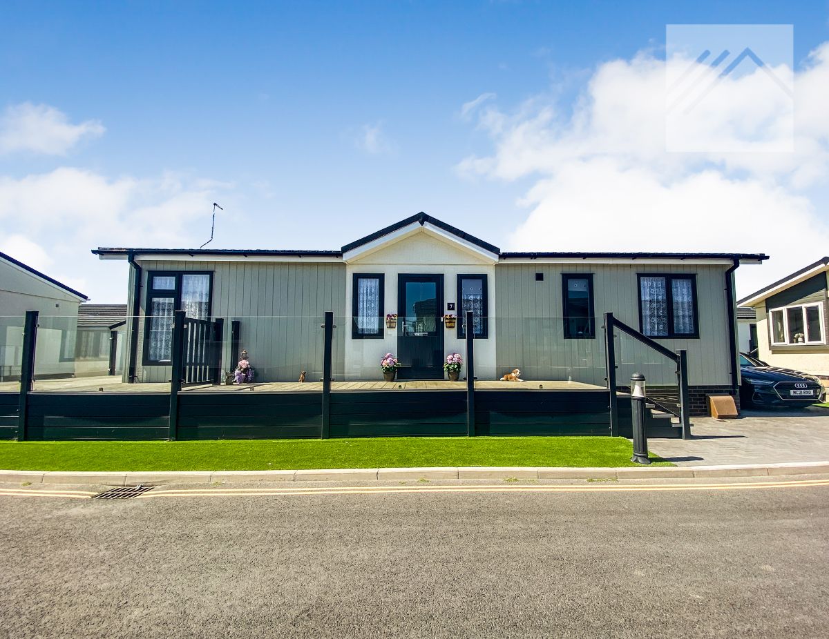 2 bedroom Park Home For Sale