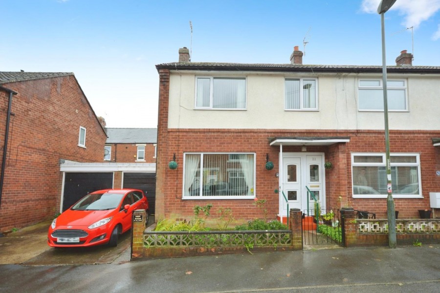 3 bedroom Semi-Detached House For Sale