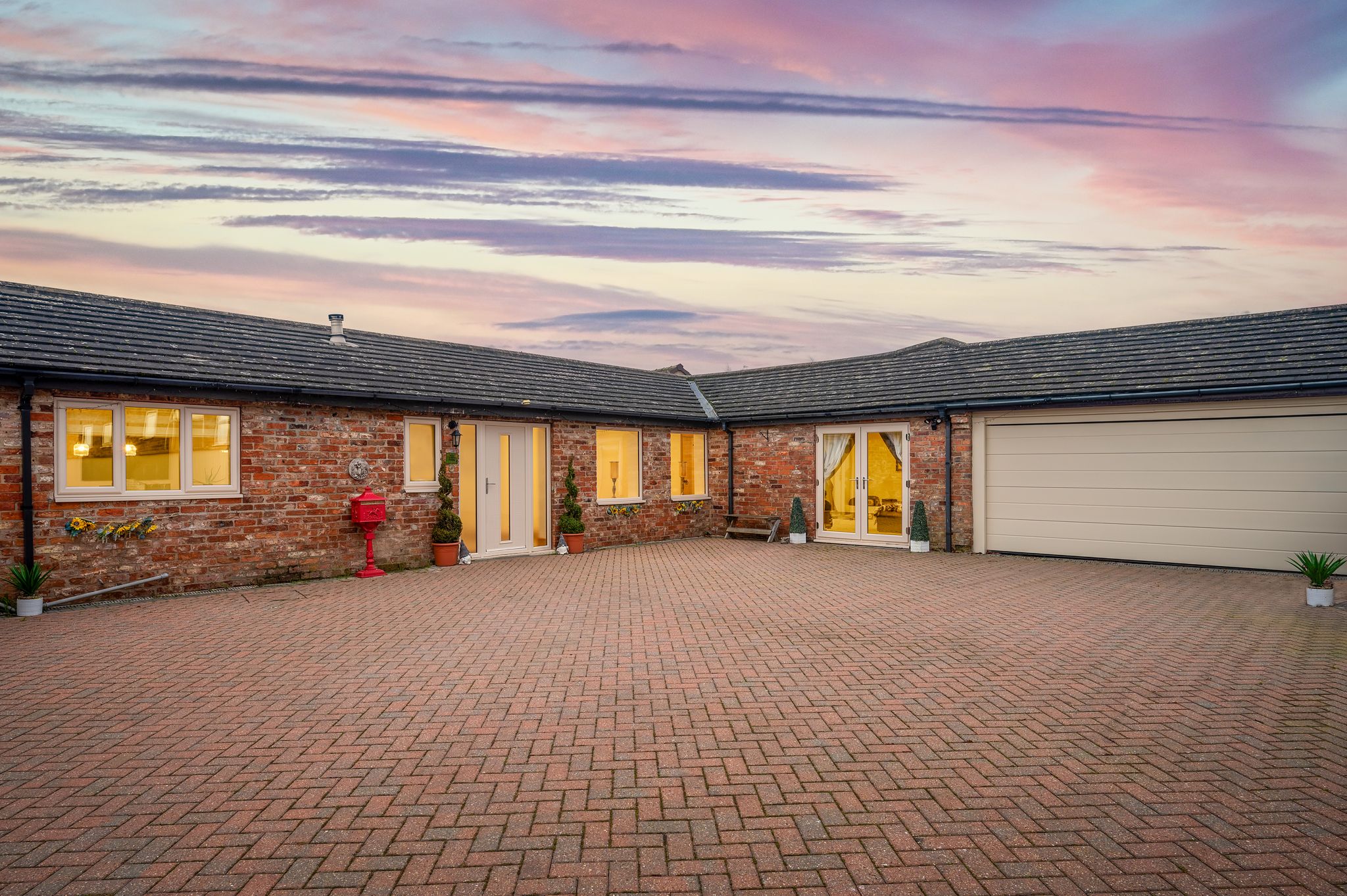 5 bedroom Detached For Sale