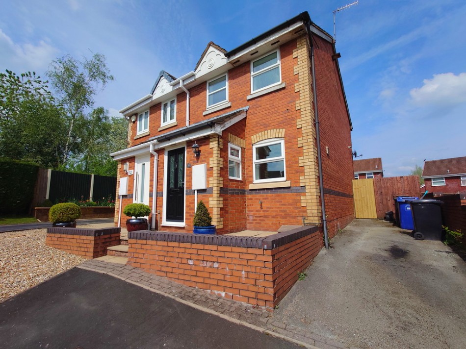 2 bedroom Semi-detached house Sold