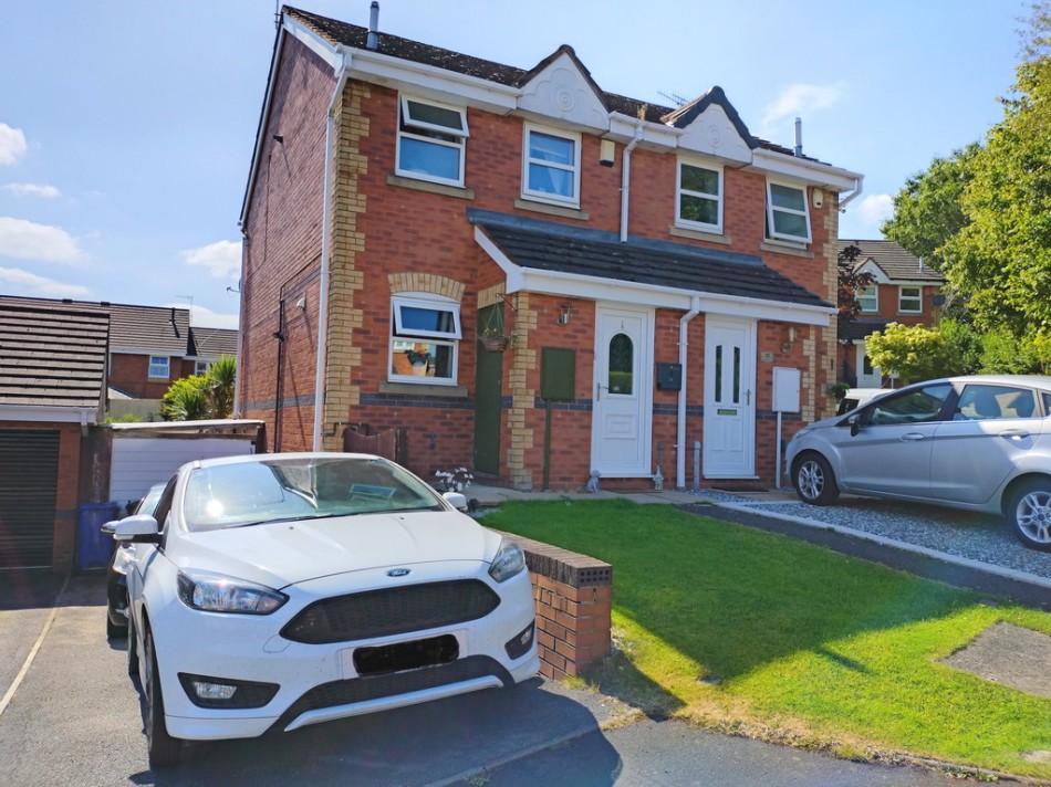 2 bedroom Semi-Detached House SSTC