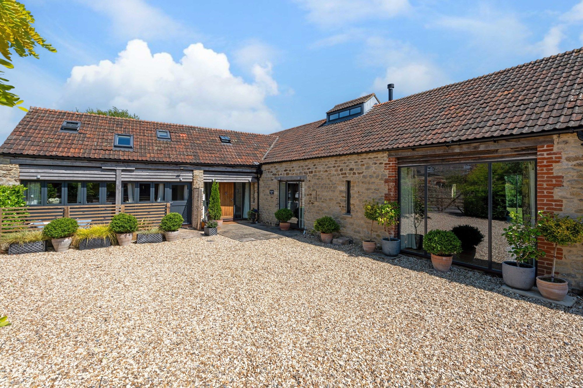 6 bedroom House For Sale
