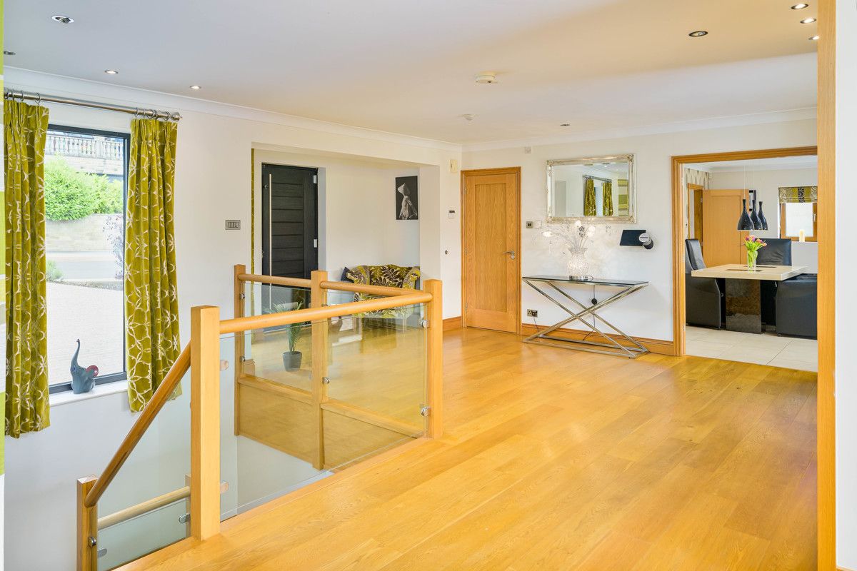 5 bedroom Detached For Sale