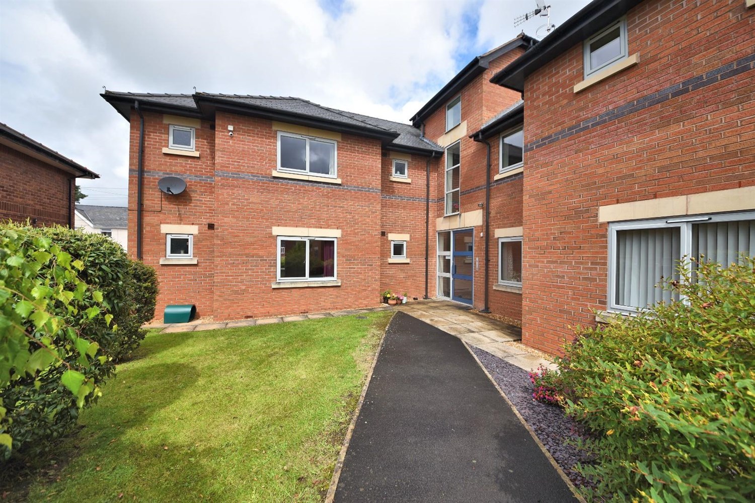 2 bedroom House LSTC