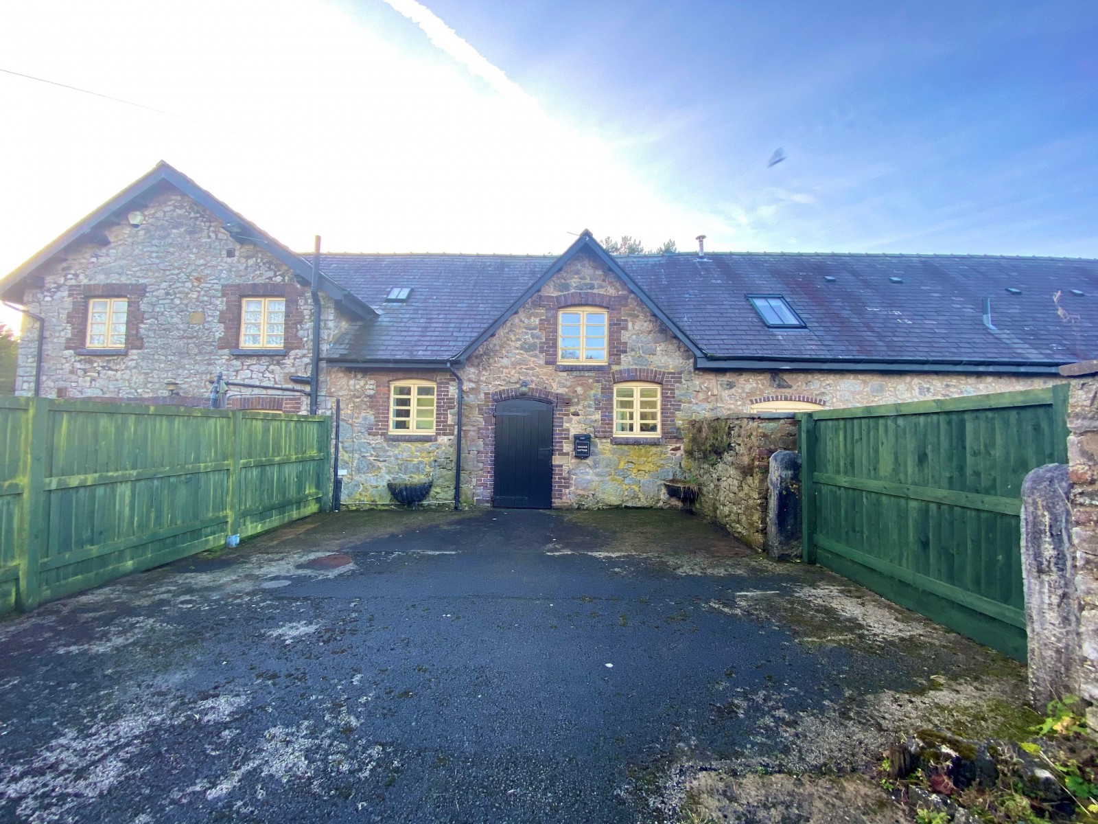 2 bedroom House (unspecified) LSTC