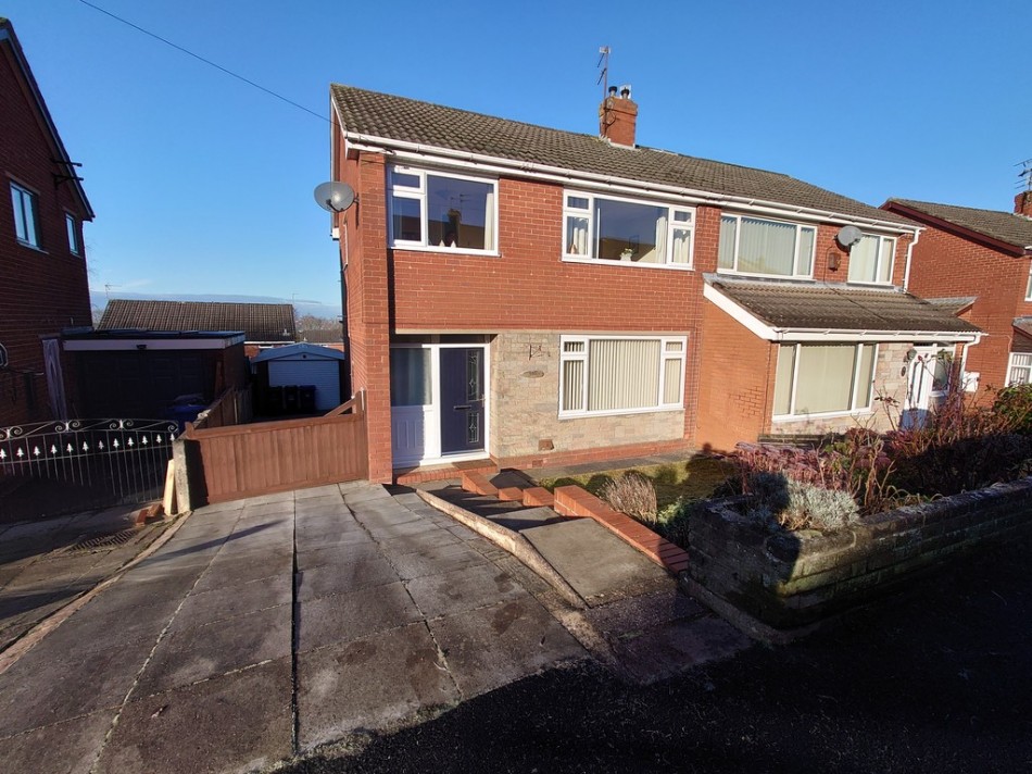 3 bedroom Semi-detached house SSTC