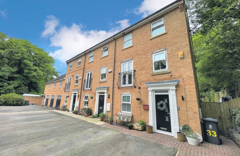 4 bedroom Terraced House For Sale