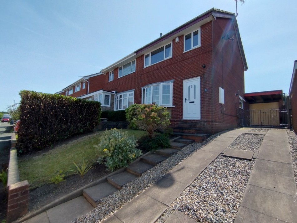 3 bedroom Semi-detached house SSTC