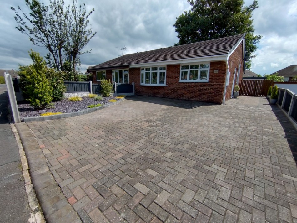 2 bedroom Semi-Detached House SSTC