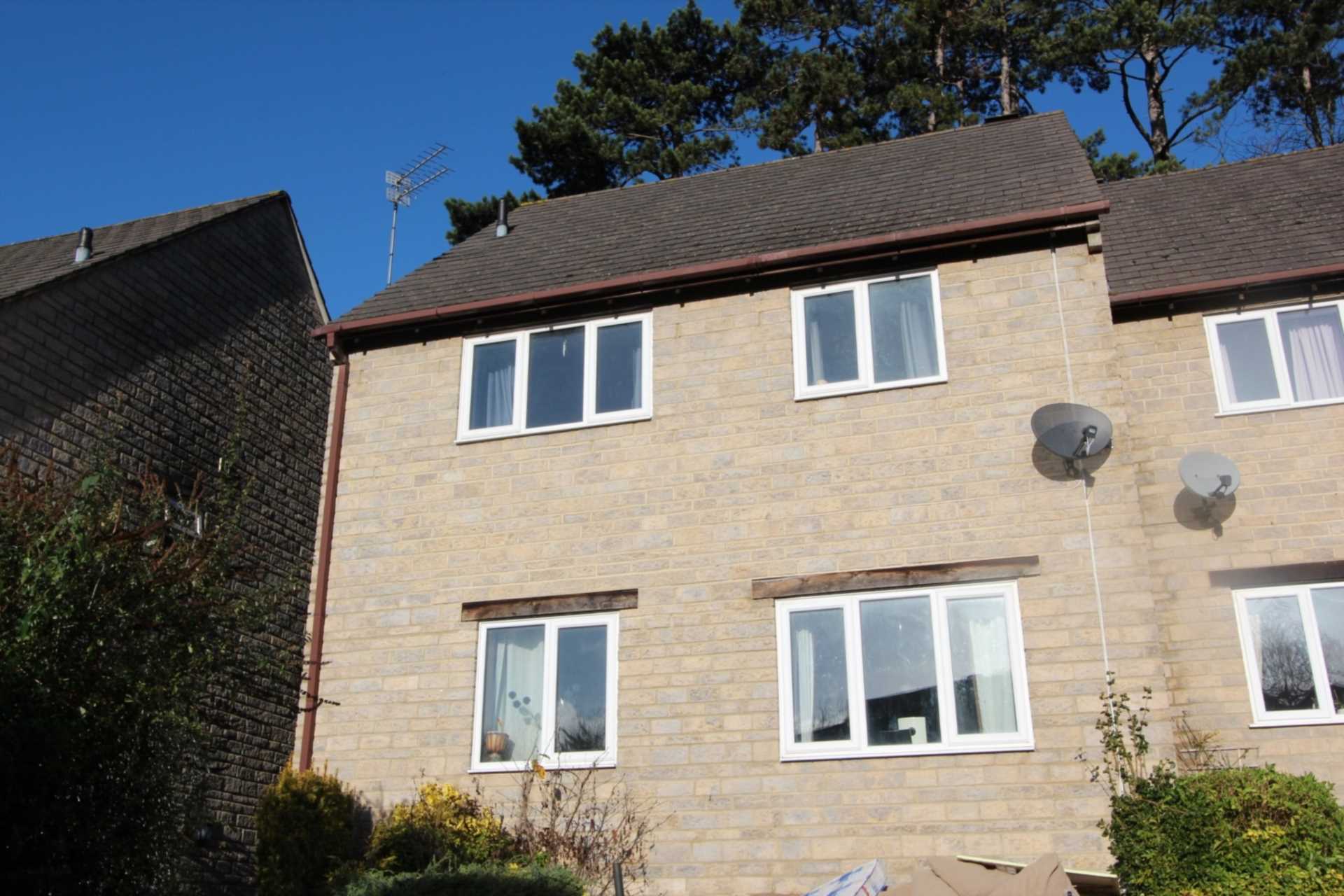 4 bedroom Semi-Detached To Let