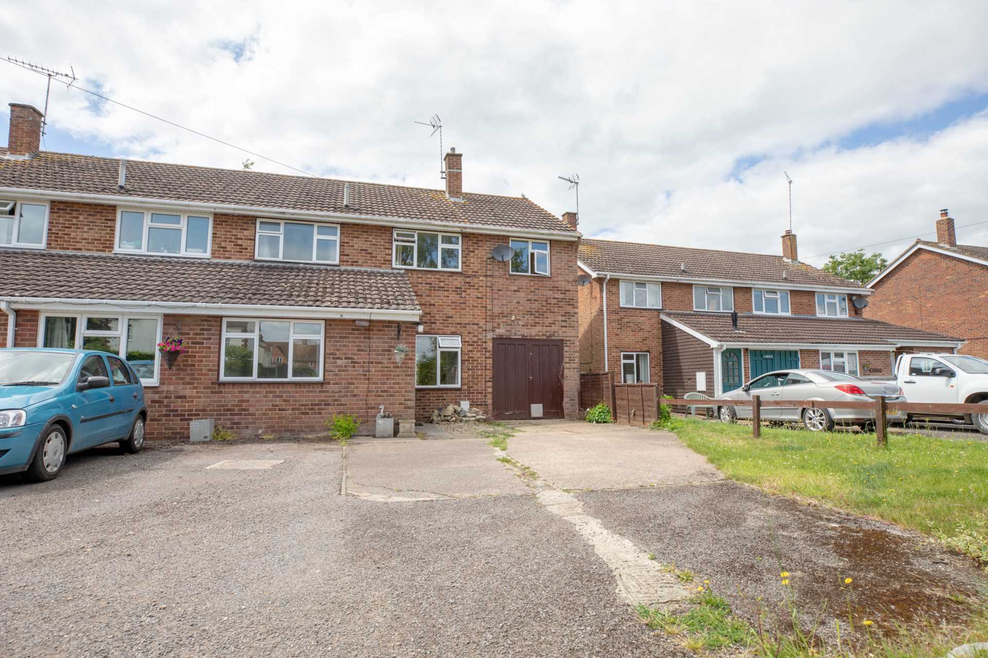 5 bedroom Semi-detached house Sold