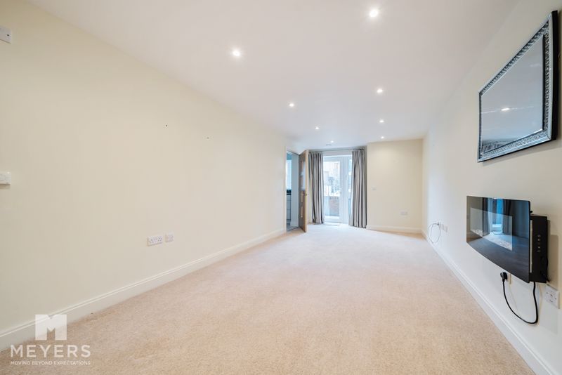 1 bedroom Apartment For Sale