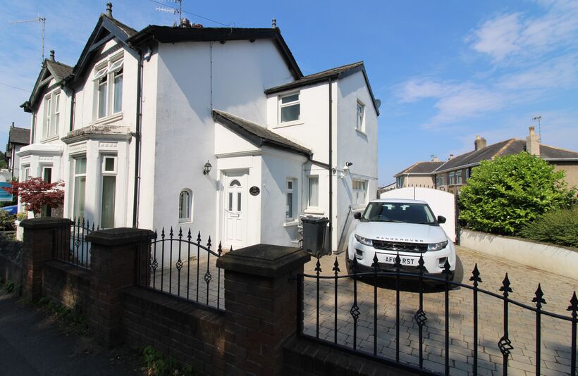 2 bedroom Semi-Detached House SSTC