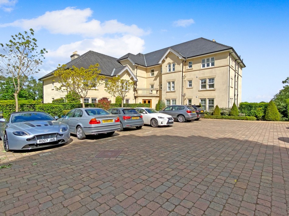 3 bedroom Apartment For Sale