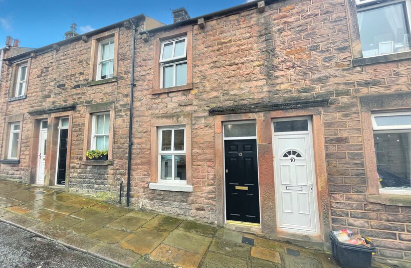 2 bedroom Terraced House SSTC