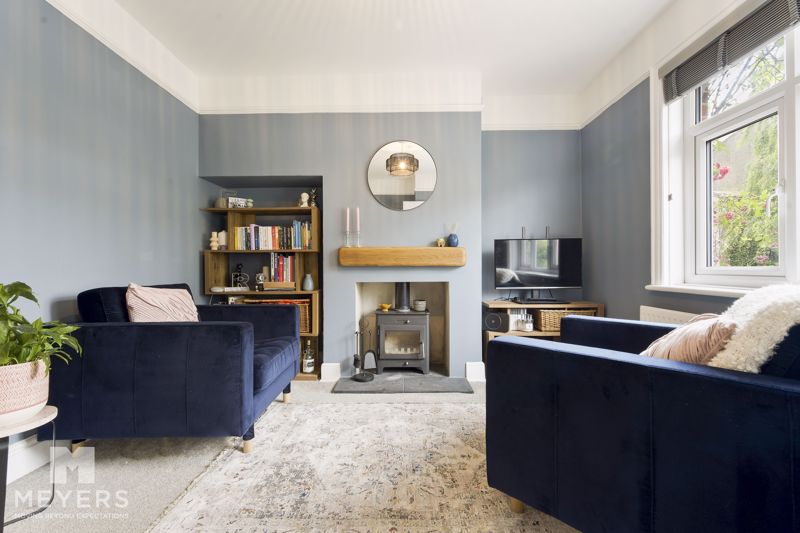 3 bedroom Semi-detached house Sold