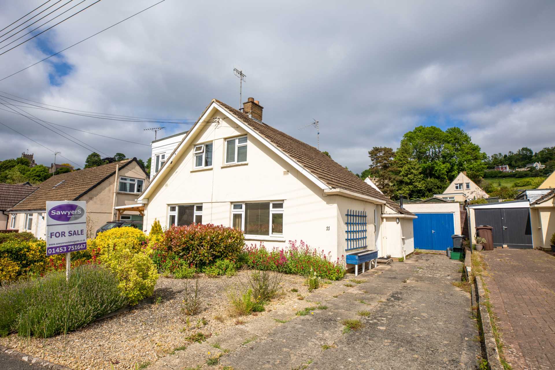 2 bedroom Semi-detached house Sold
