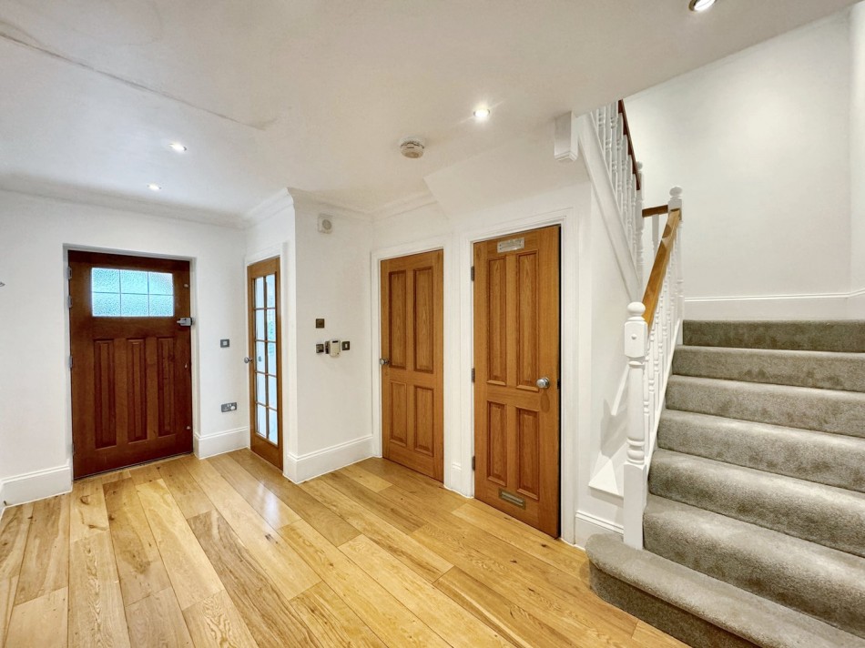4 bedroom  To Let