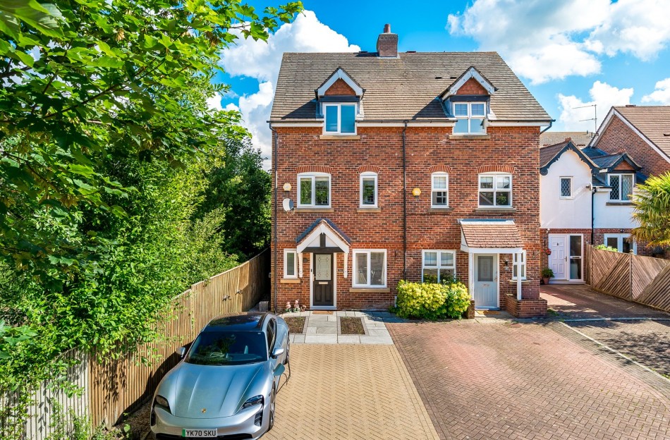 3 bedroom Property For Sale