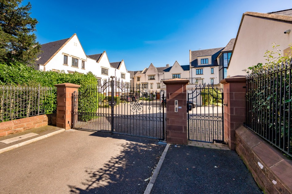 4 bedroom  To Let