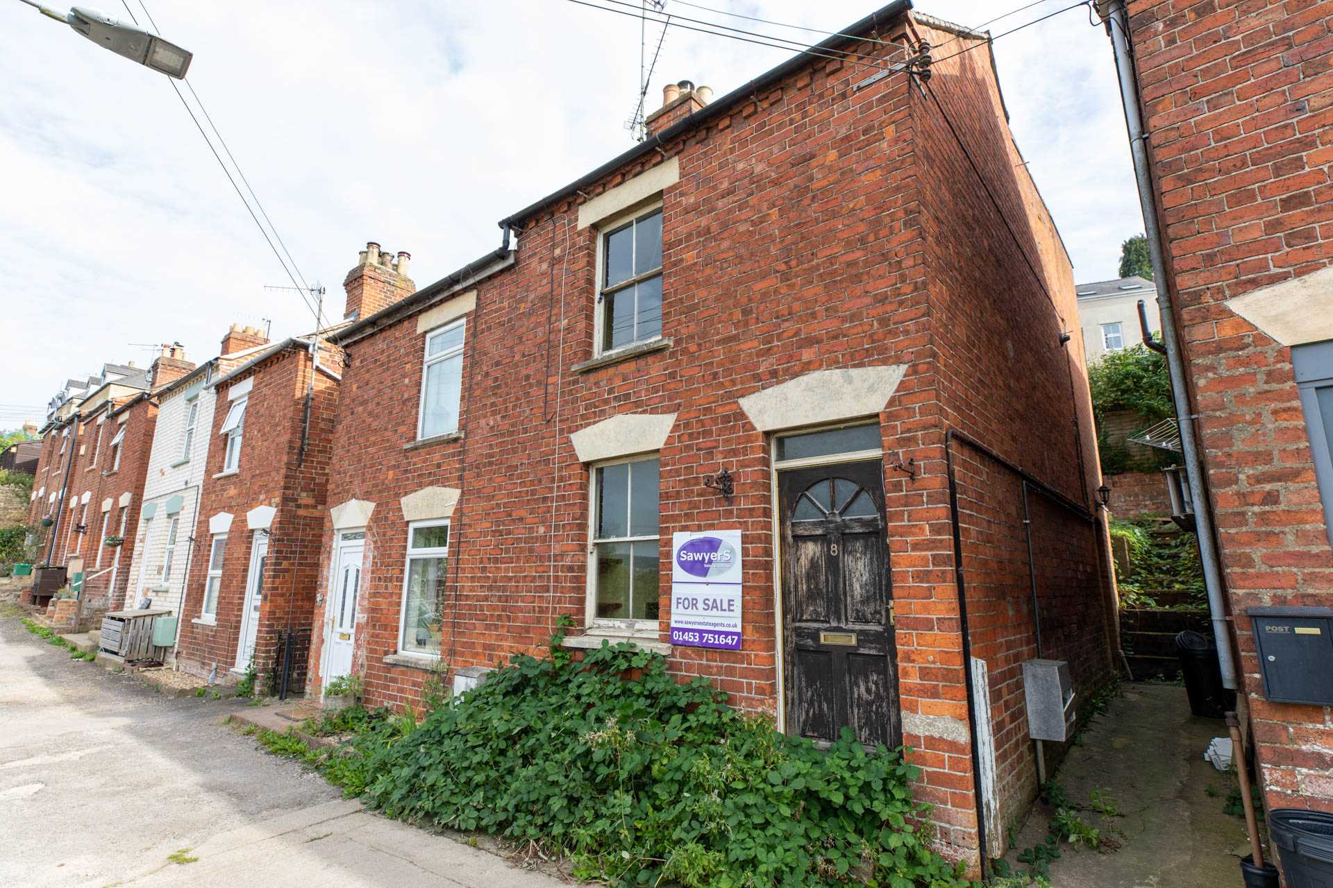2 bedroom Semi-detached house Sold