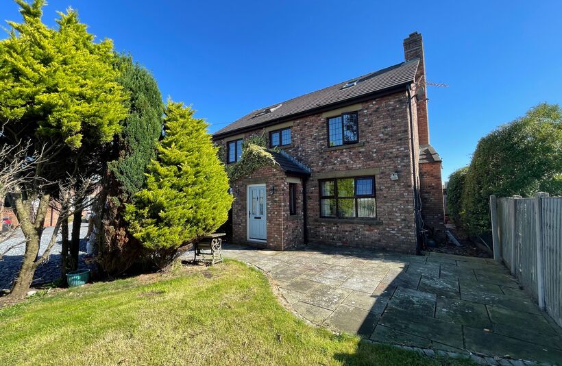 5 bedroom Detached house For Sale
