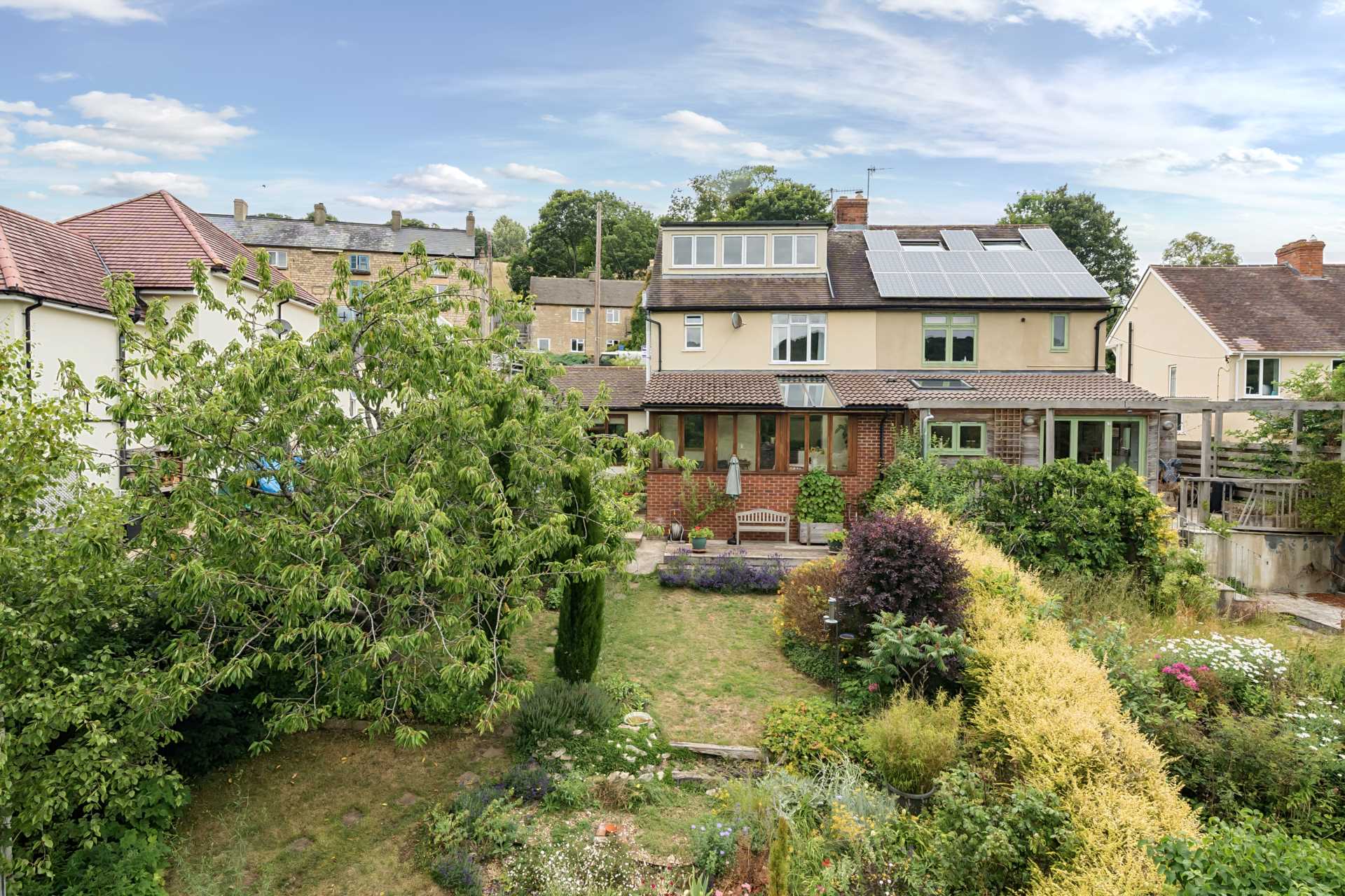 3 bedroom Semi-detached house Sold