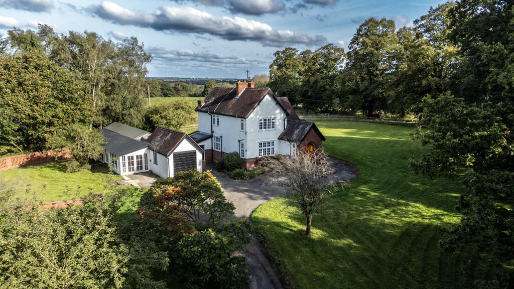 4 bedroom Detached House To Let