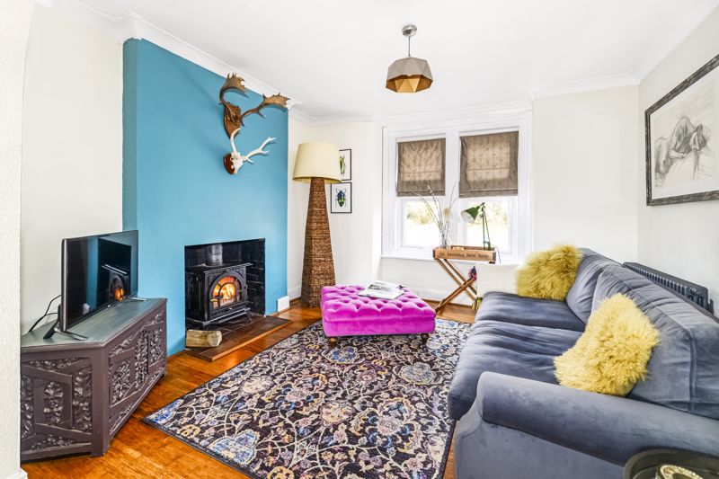 2 bedroom Semi-detached house Sold