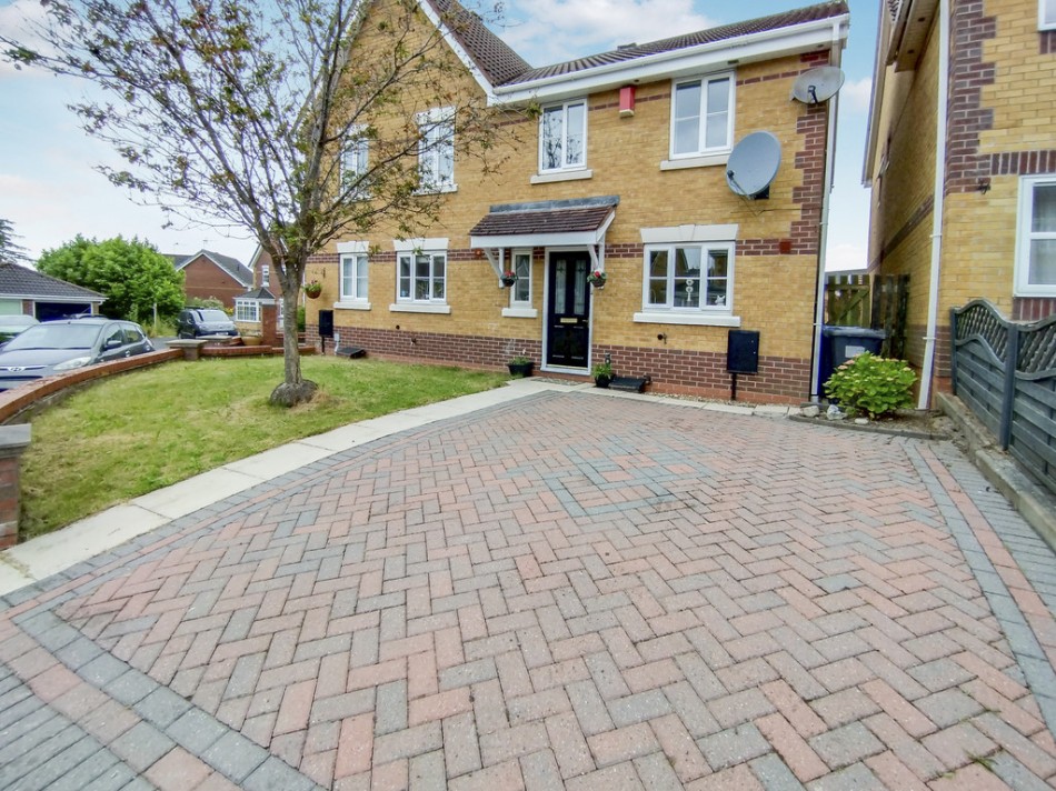 3 bedroom Semi-detached house SSTC