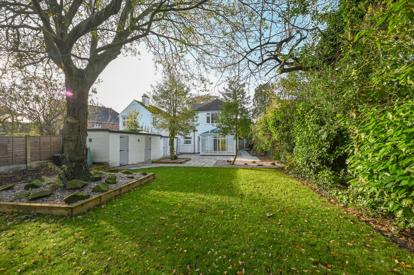 5 bedroom Detached House To Let