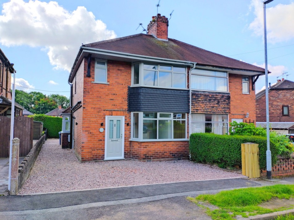3 bedroom Semi-Detached House SSTC