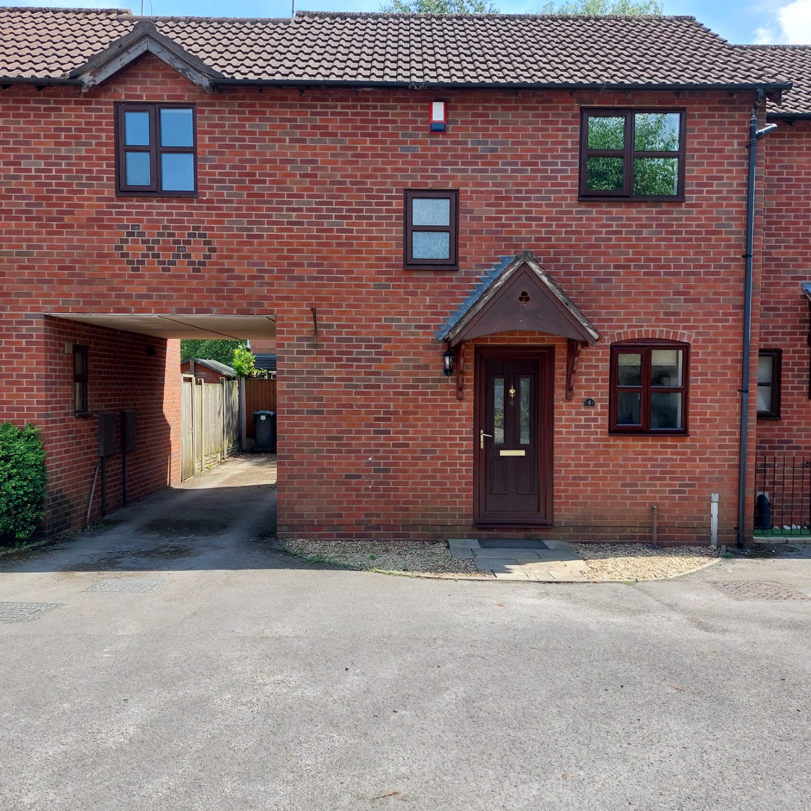 2 bedroom Semi-Detached House To Let