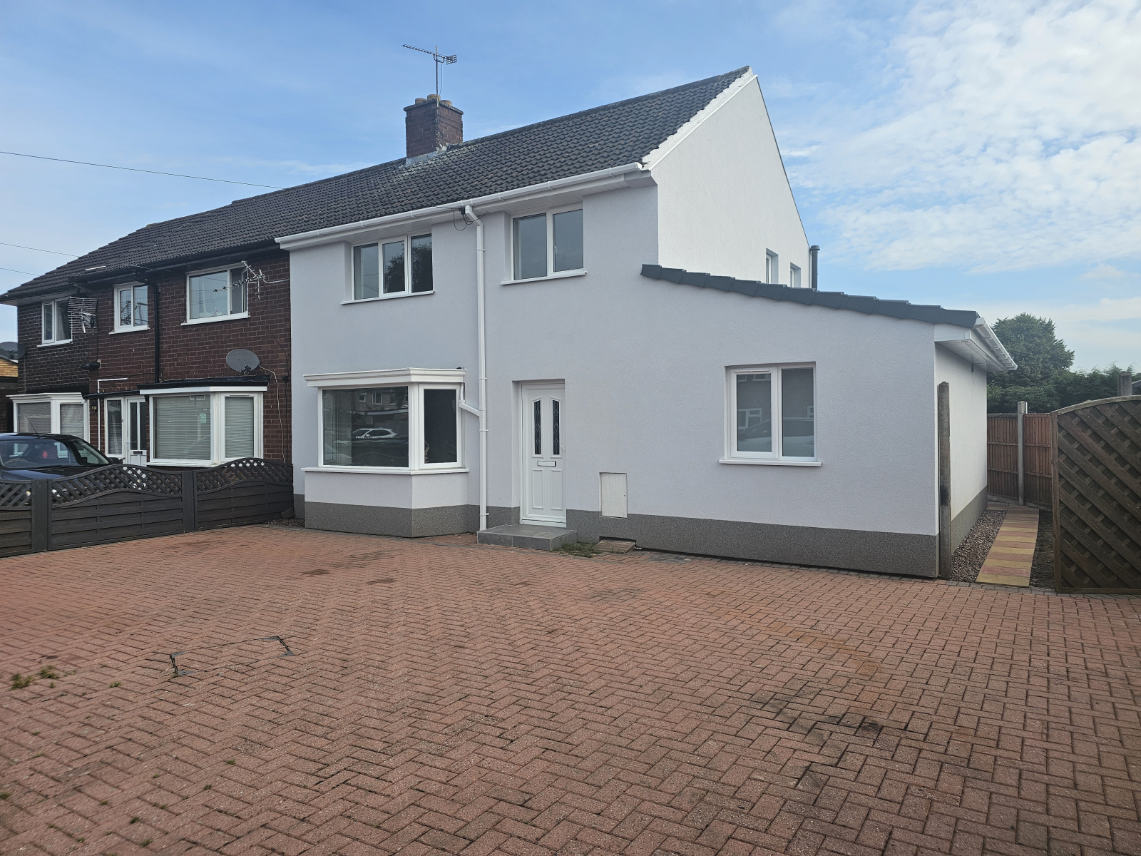 4 bedroom Semi-Detached House To Let