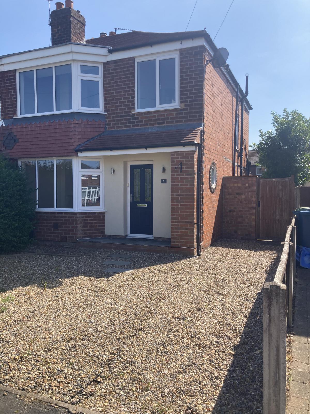 3 bedroom Semi-Detached House To Let