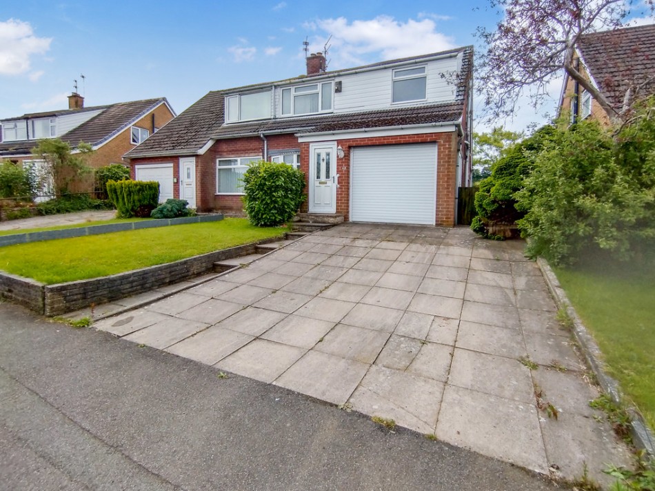 3 bedroom Semi-detached house SSTC