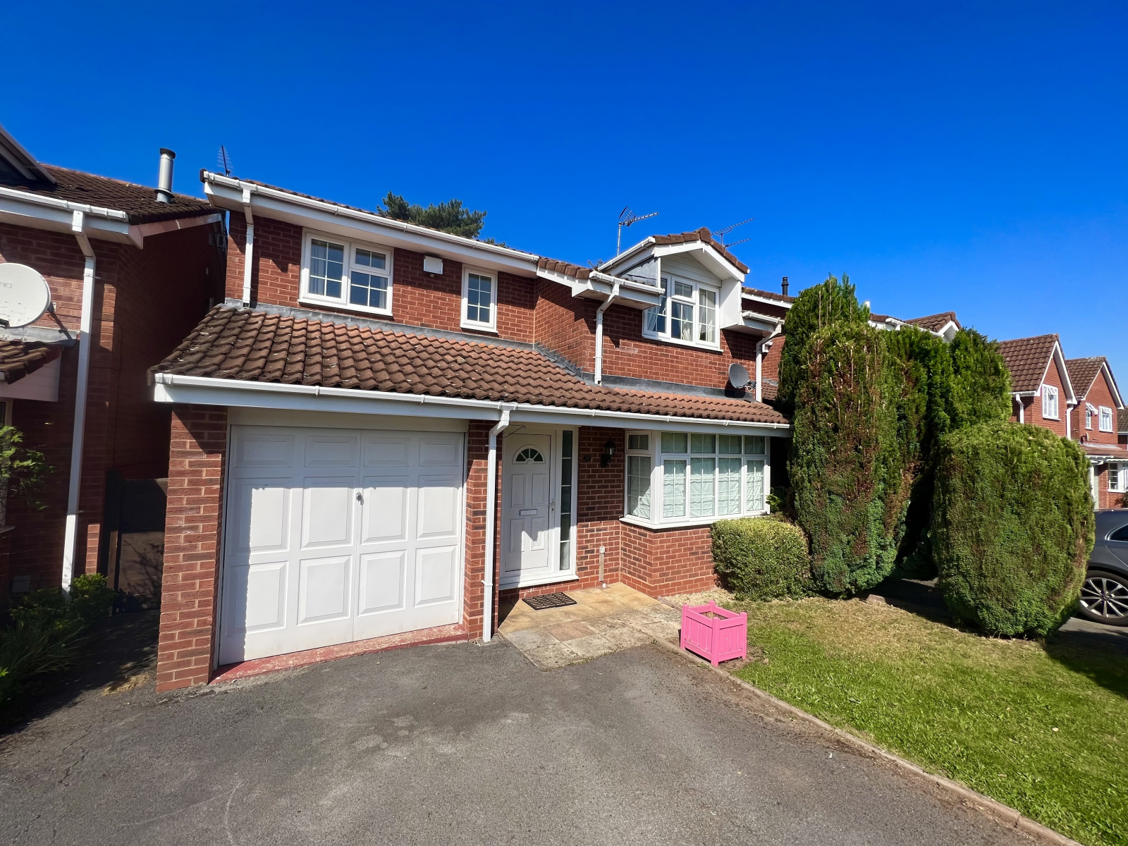 4 bedroom Detached House To Let