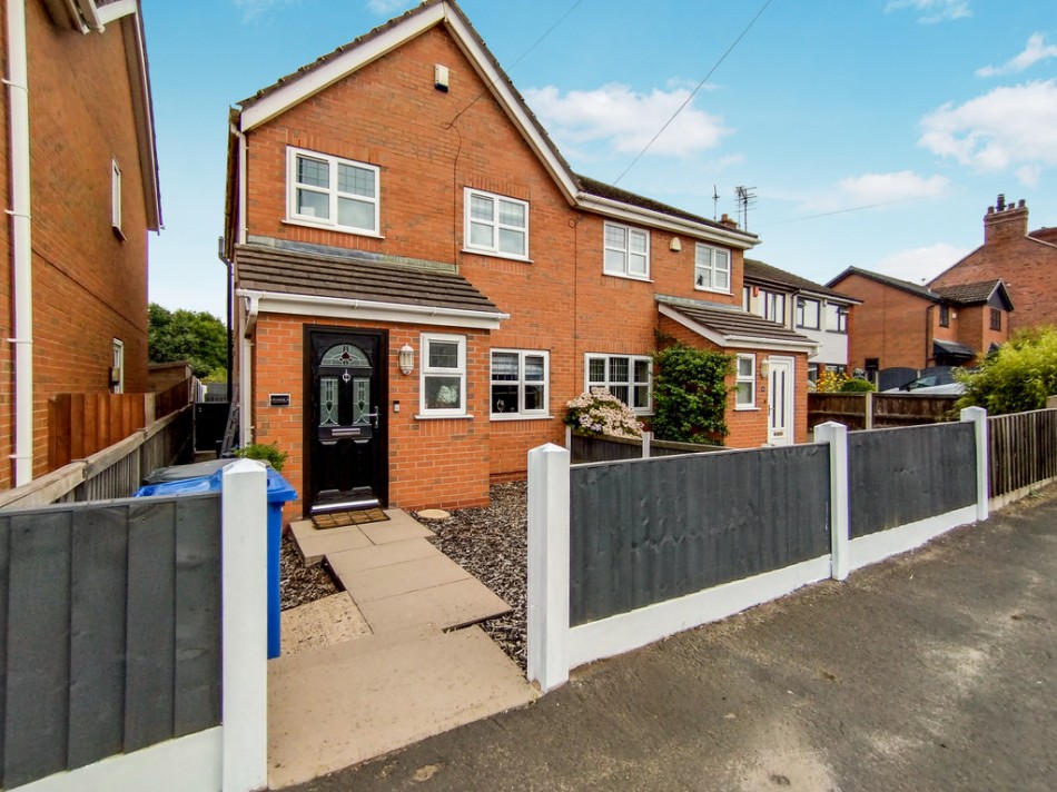 3 bedroom Semi-Detached House For Sale