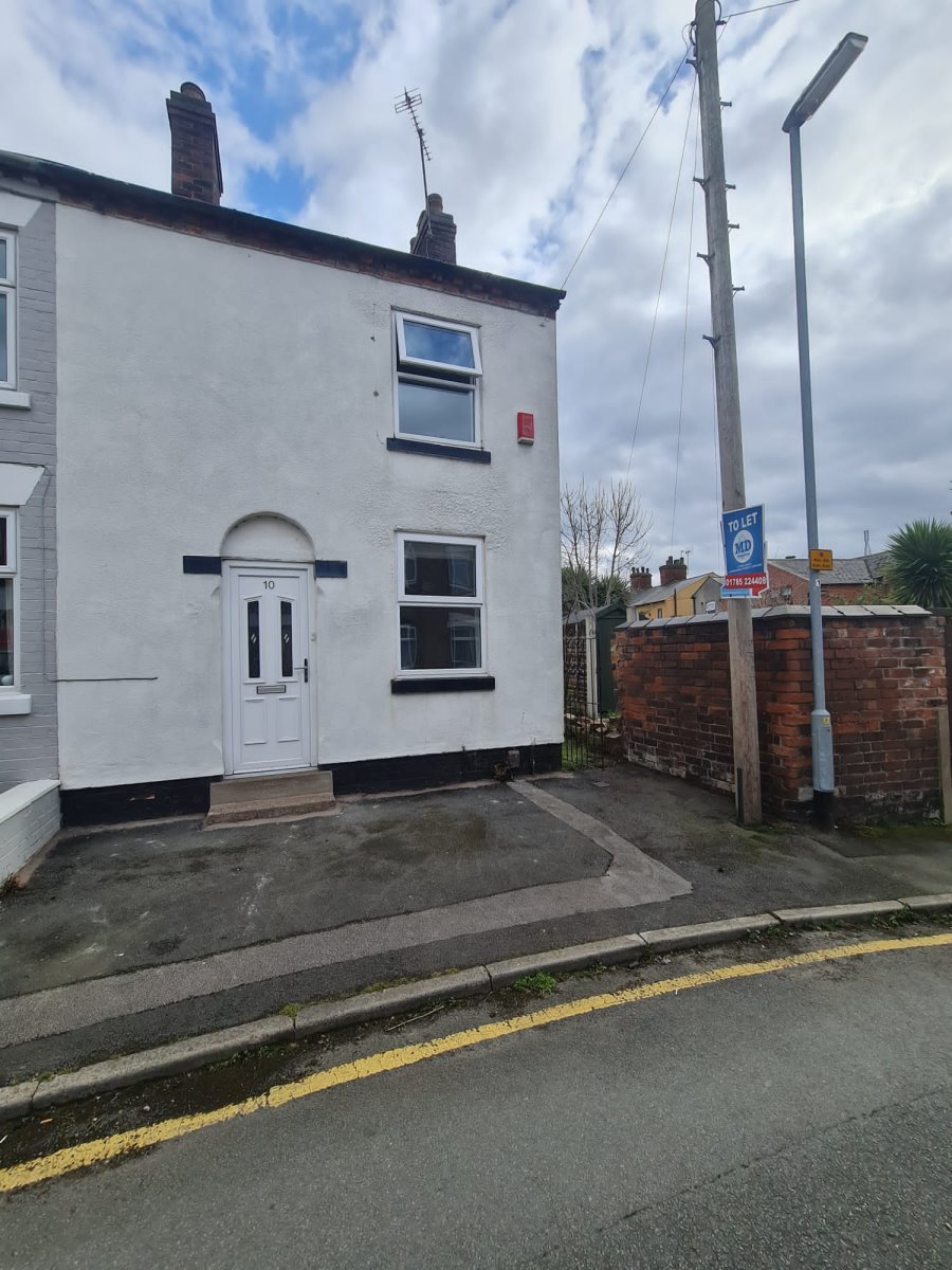 2 bedroom End of Terrace House To Let
